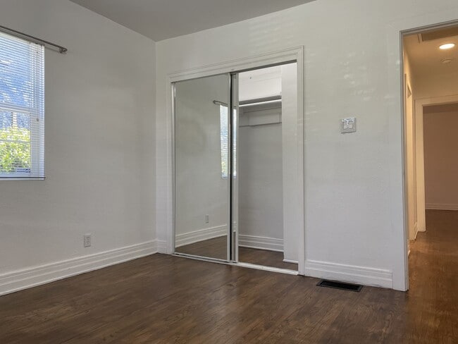 Building Photo - Private Single Family Home in Central Quie...