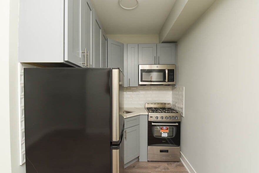 Building Photo - 508 W Belmont Ave