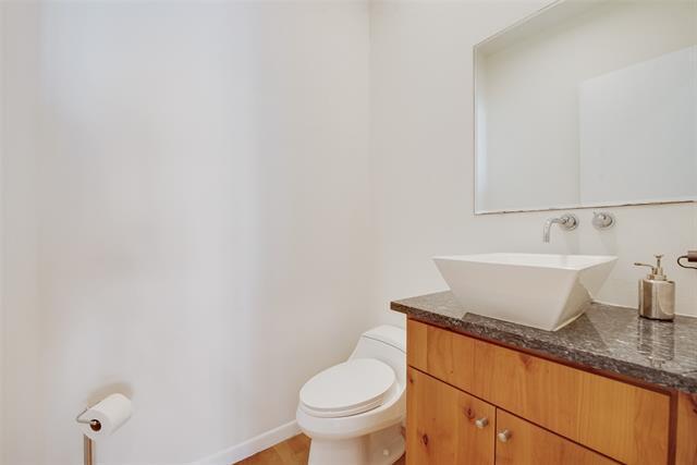 Building Photo - 959 W Bluff St