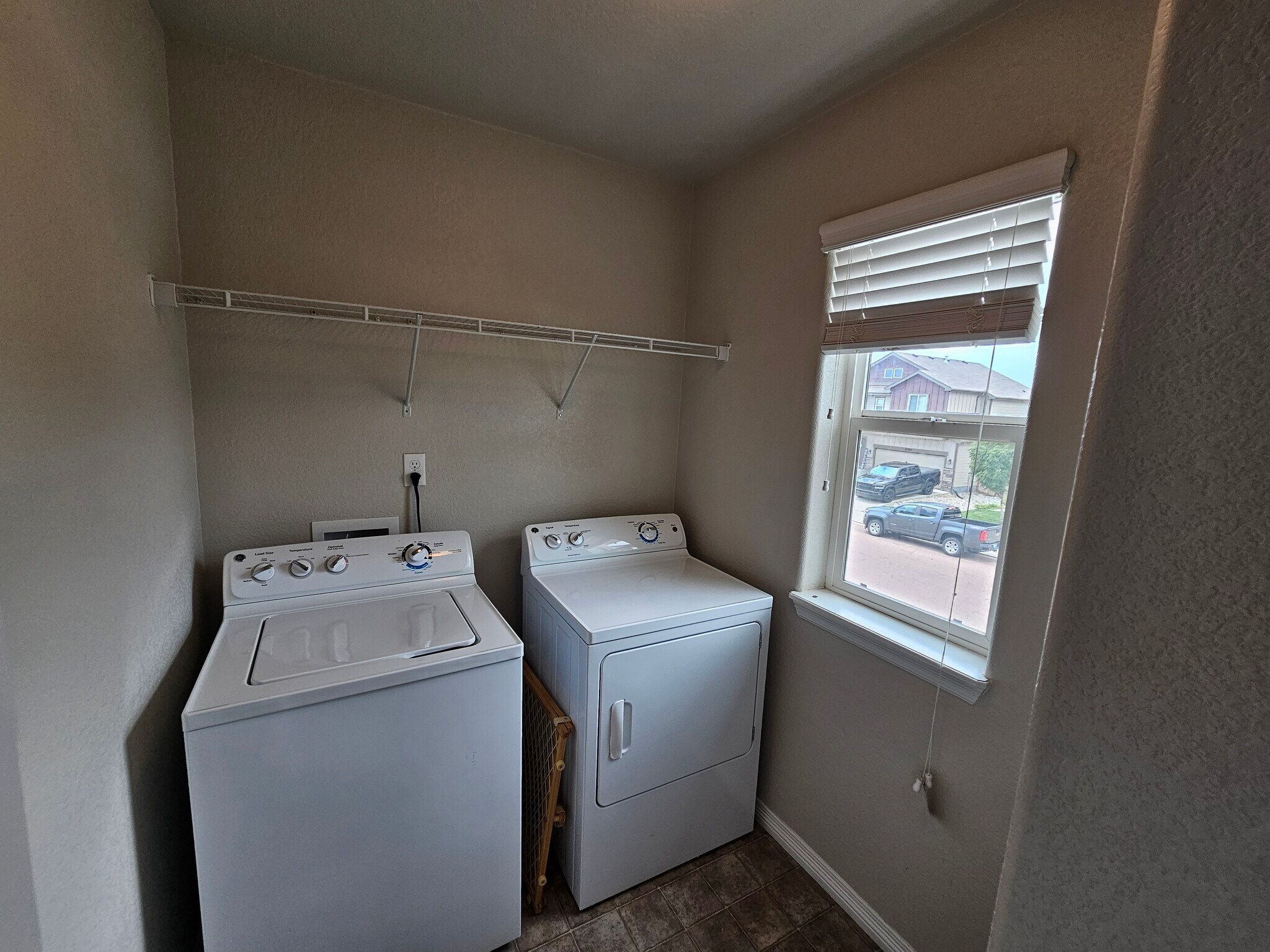 Building Photo - 9815 Silver Stirrup Dr