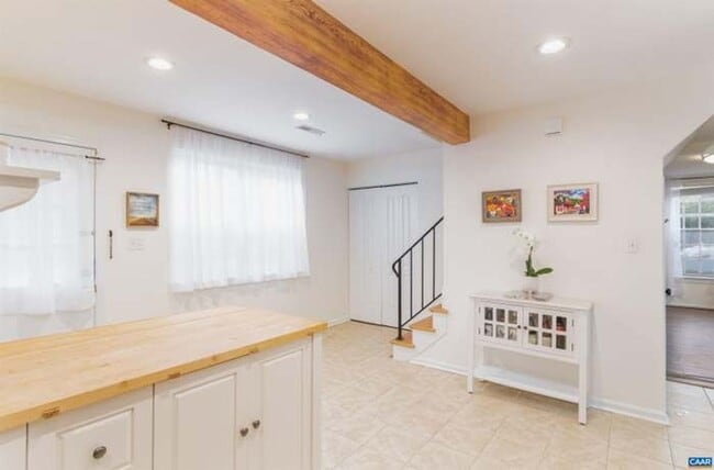 Building Photo - 3BR End-Unit Townhome with Outdoor Oasis –...