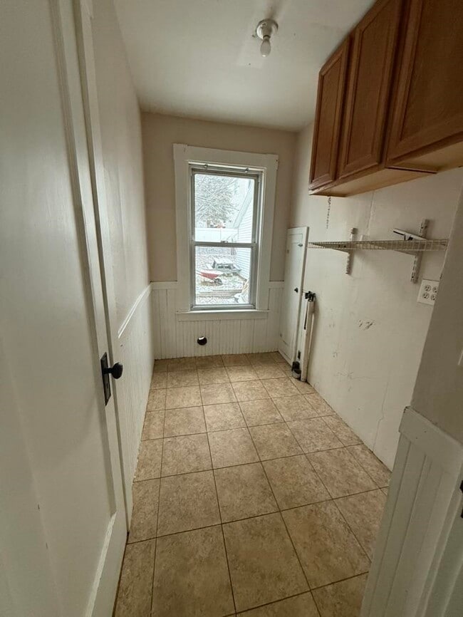 Building Photo - 672 Central St