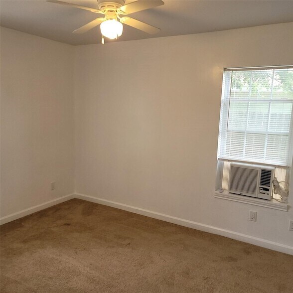 Building Photo - 5103 Willow Glen Dr