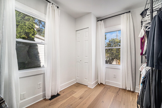 Building Photo - 1007 Mohawk Ave