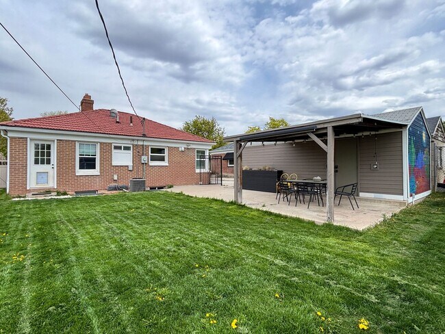 Building Photo - Gorgeous Sugarhouse Remodel!