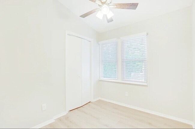 Building Photo - 4857 Aldersbrook Dr