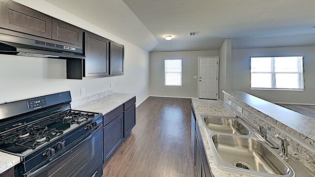Building Photo - Very Nice 4 Bedroom 2 Bath Home in Yukon Schools.