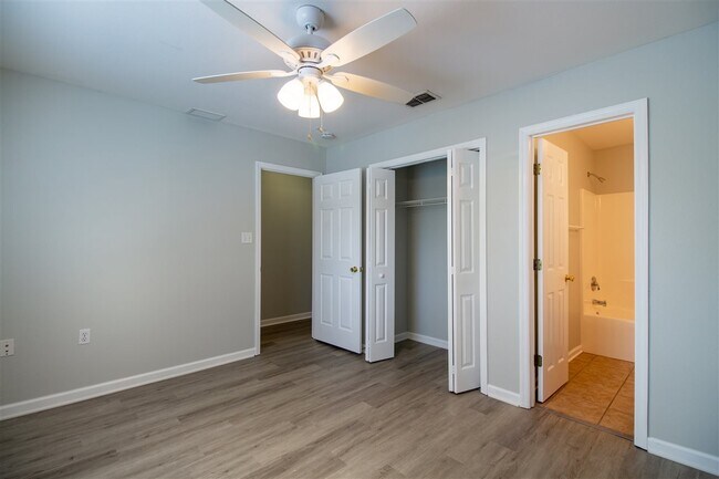Building Photo - 2738 W Tharpe St