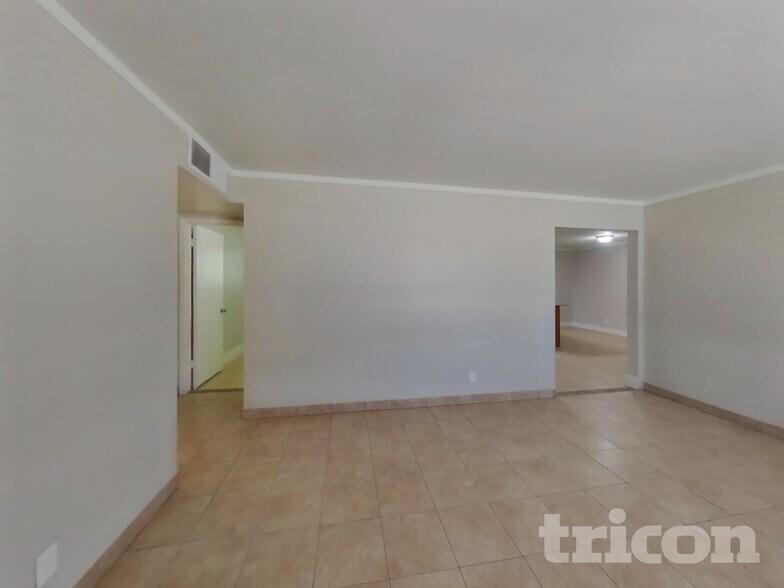 Building Photo - 1649 W Pueblo Ave