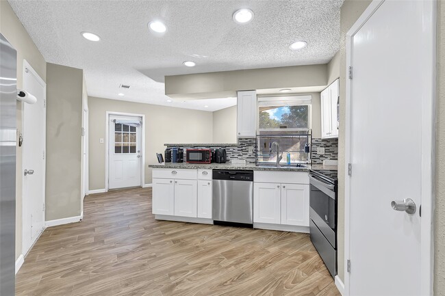 Building Photo - 19327 Cypress Harbor Dr