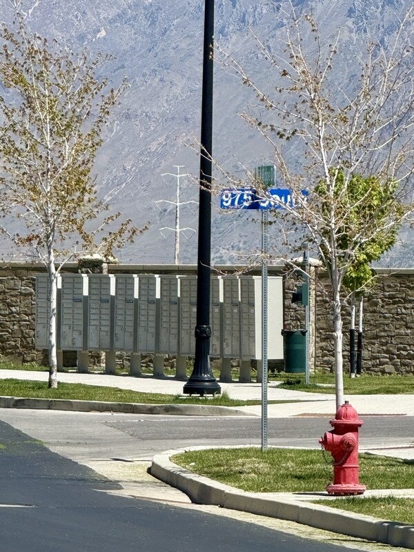 Building Photo - 1063 S 2560 E