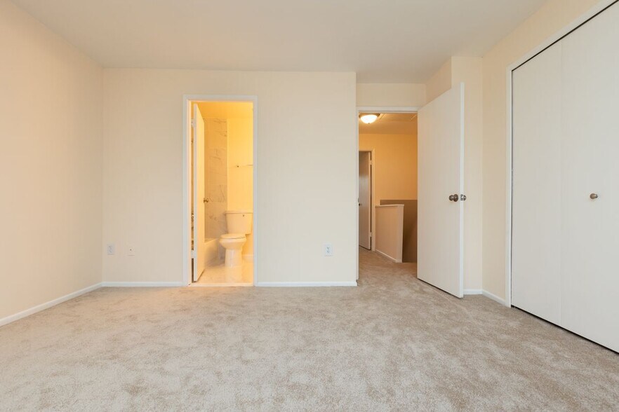 Building Photo - 9752 Early Spring Way