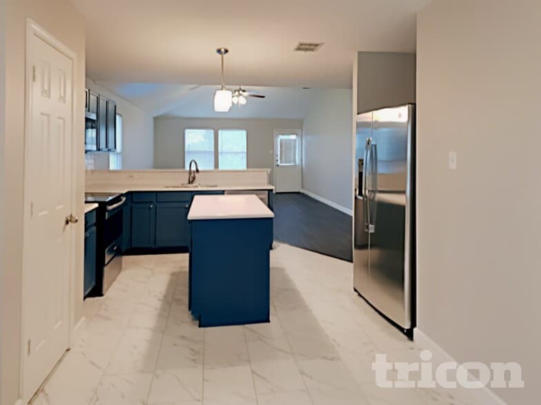 Building Photo - 240 Pine Crest Dr