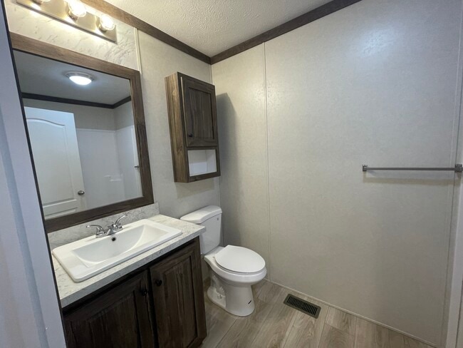Building Photo - 245 Magnolia Pl