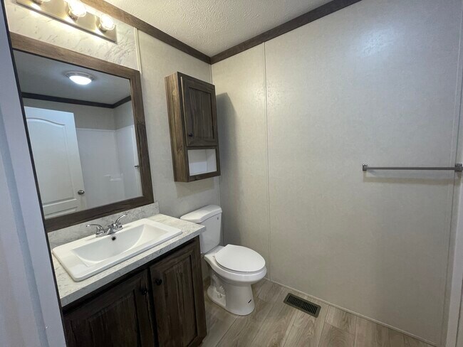 Building Photo - 246 Magnolia Pl