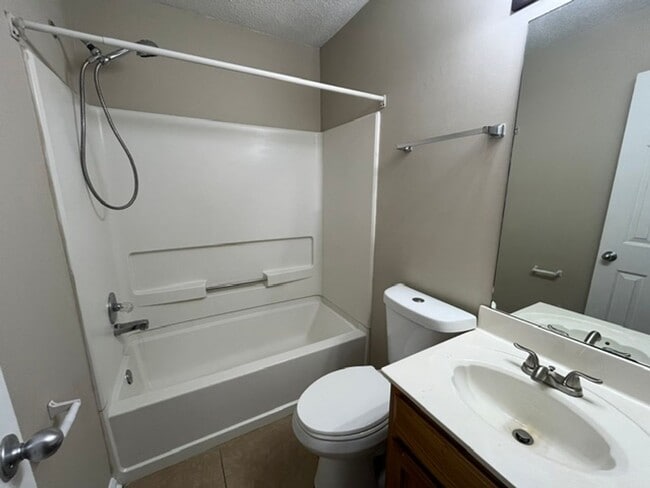 Building Photo - 7043 Foxhall Dr