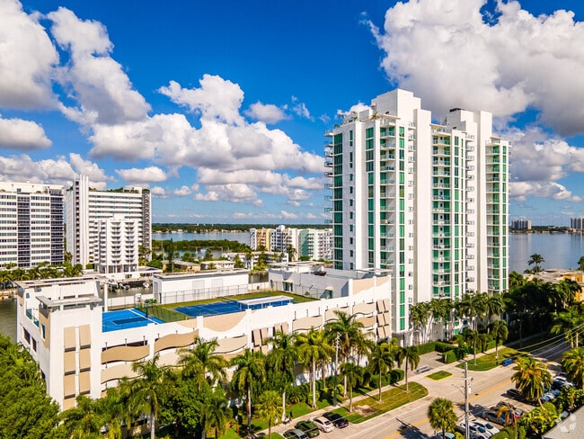 Building Photo - Eloquence on the Bay