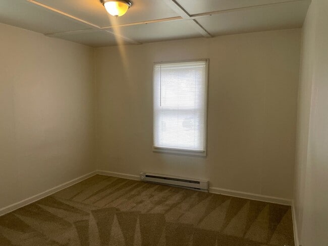 Building Photo - 2 BDRM 1 BA, 816 SQ FT HOME, DUKE POWER, C...