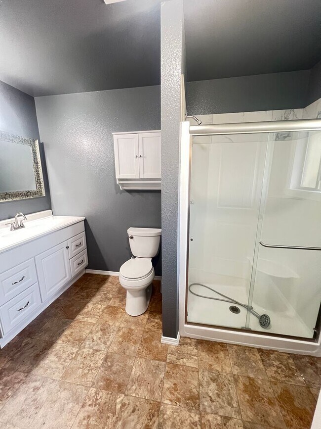 Building Photo - Beautiful 4 Bedroom Home!