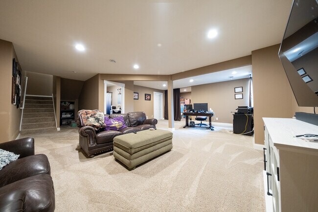 Building Photo - 15615 Dunberry Way