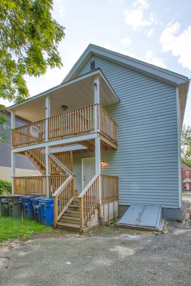 Building Photo - 12 Martin St