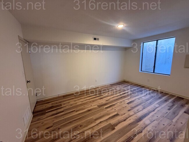 Building Photo - 3113-3115 S Bunker