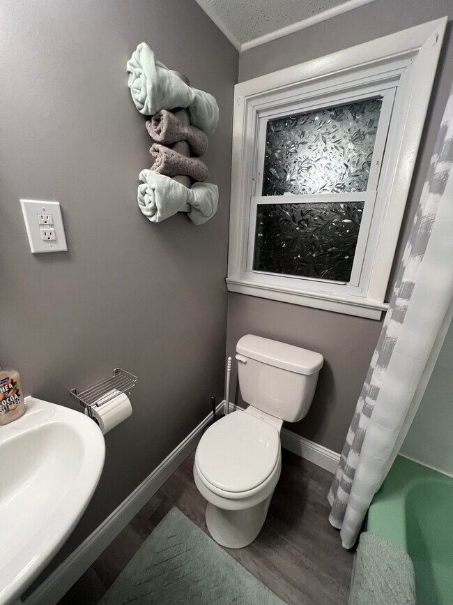 Building Photo - 600 Old Deerfield Pike