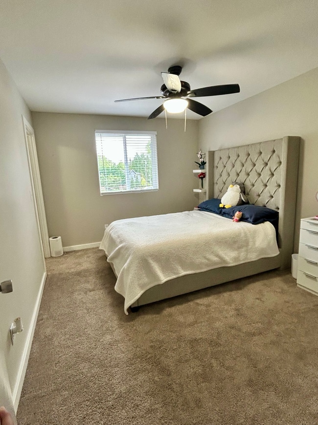 Building Photo - Beautiful Remodeled Home Kent!