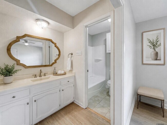 Building Photo - 4941 Pine Hill Dr
