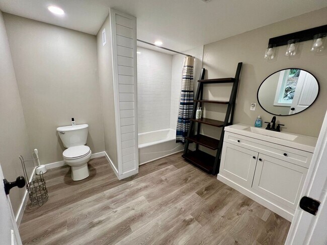 Building Photo - Ocean Park 2 Bedroom Home - Property is Av...