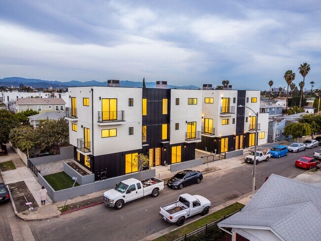 Primary Photo - 2332 Carmona Ave