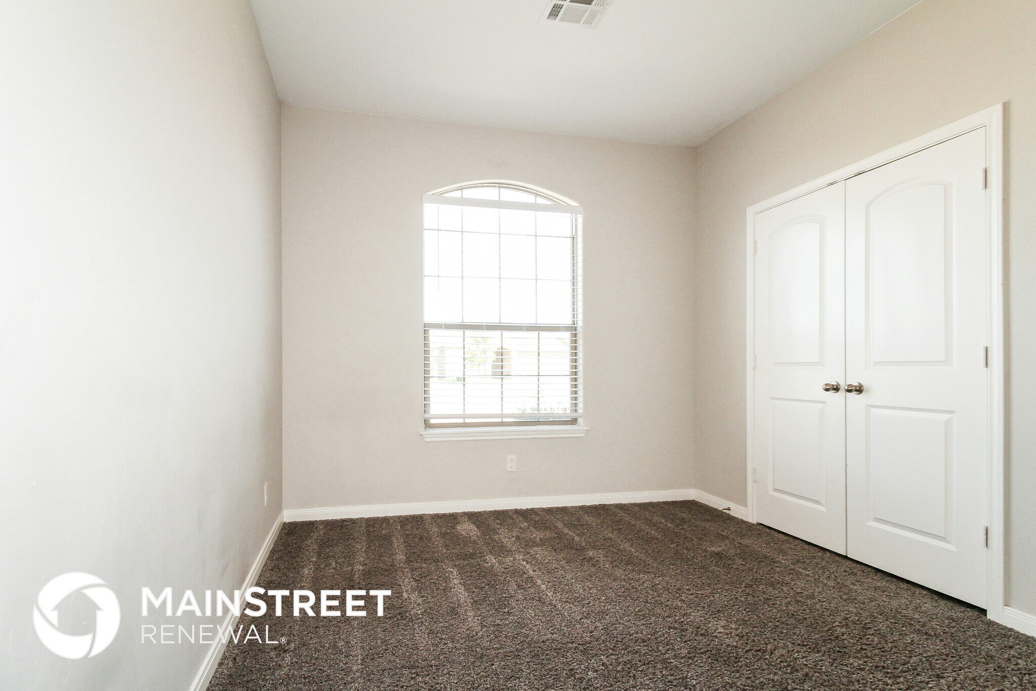 Building Photo - 320 E Georgia Terrace