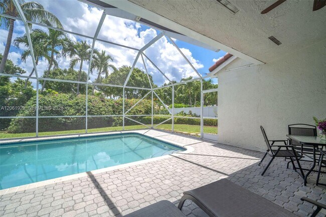 Building Photo - 17194 Ventana Dr