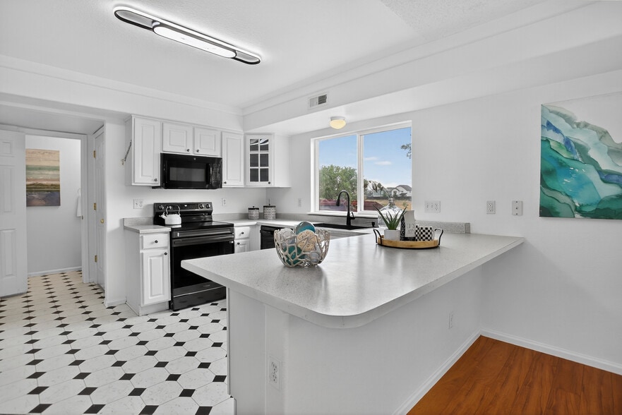 Building Photo - 4054 Perth St