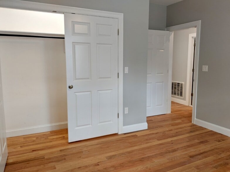 Building Photo - 16 Bowen Ave