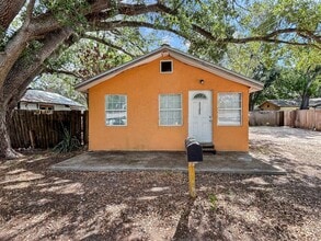 Building Photo - Spacious Tampa Home for Rent | Great Location & Large Yard! 3bed |2bath