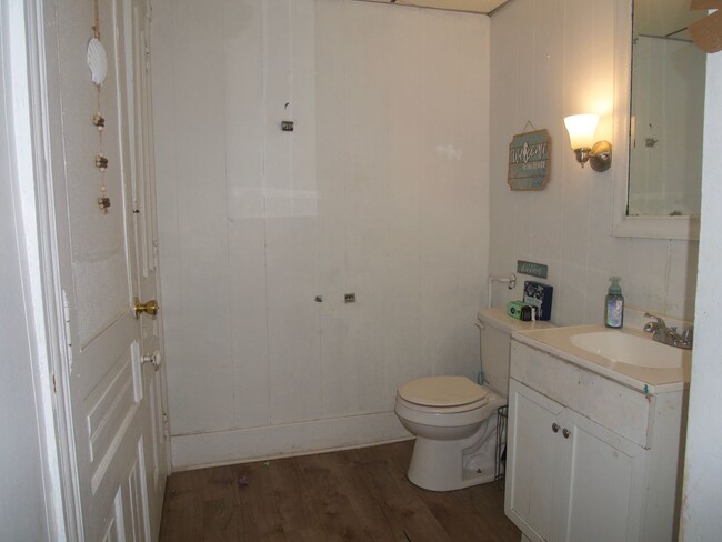 Building Photo - 544 N 6th St