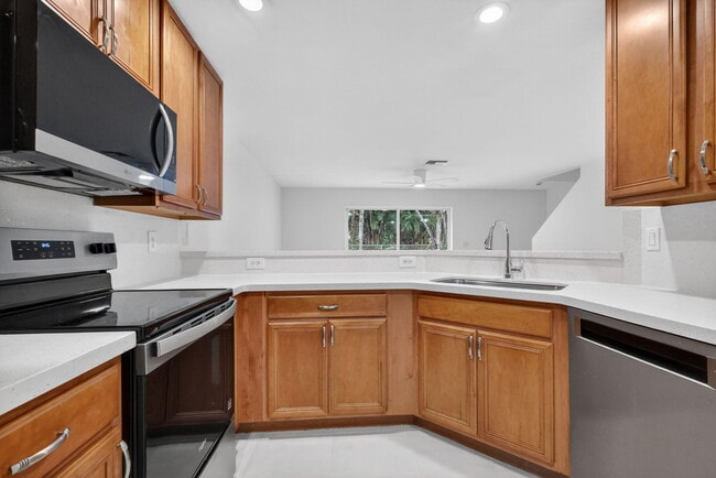 Building Photo - 16218 Sierra Palms Dr