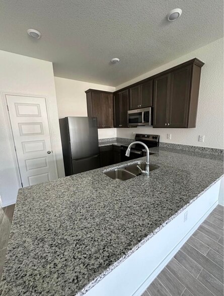 Building Photo - 901 Switchgrass Dr