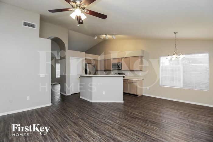 Building Photo - 842 E Glenmere Dr