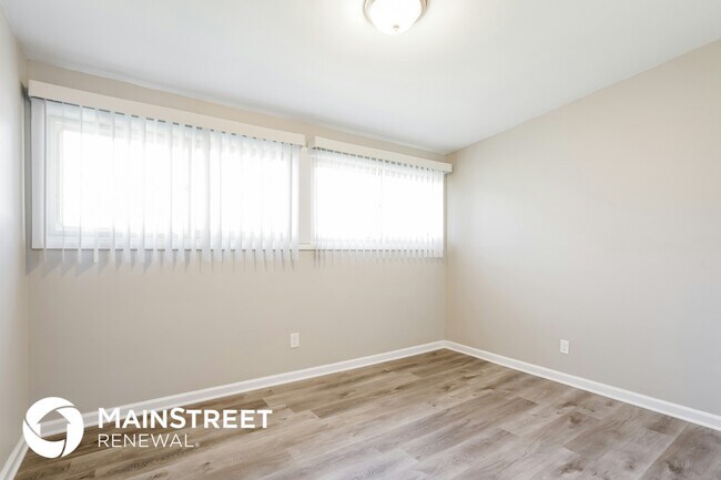 Building Photo - 6910 Woodhurst Dr