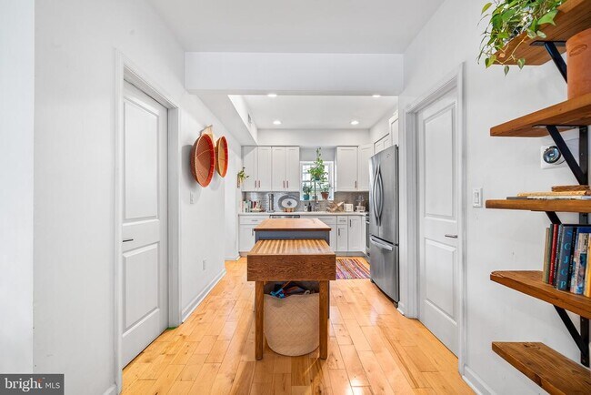 Building Photo - 2222 Oakford St