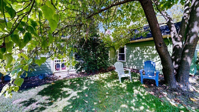 Building Photo - Country Charm Meets Vineyard Views! Two Be...