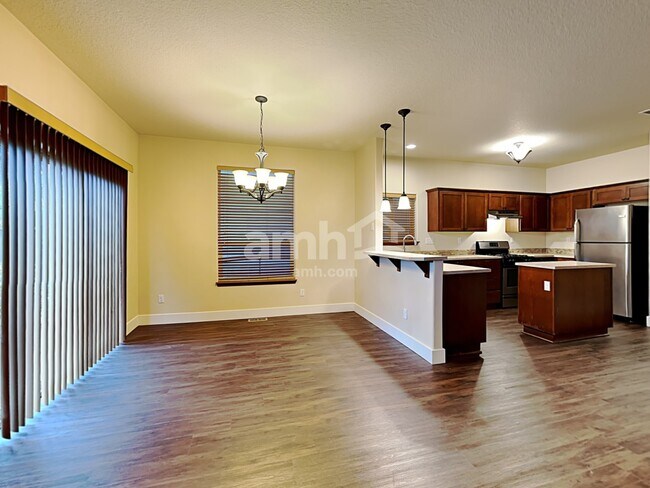 Building Photo - 33586 SE Steinfeld St