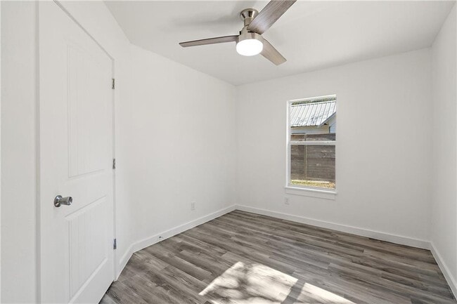 Building Photo - 214 W Davilla St