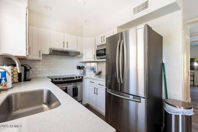 Building Photo - 4620 N 68th St