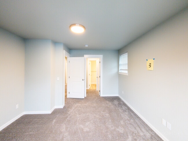 Building Photo - 2494 SW Coho St