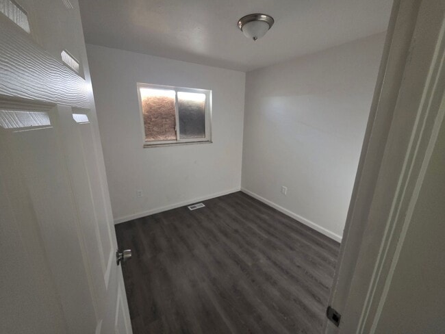 Building Photo - LIMITED TIME**NO APPLICATION FEE**1/2 OFF DEPOSIT**