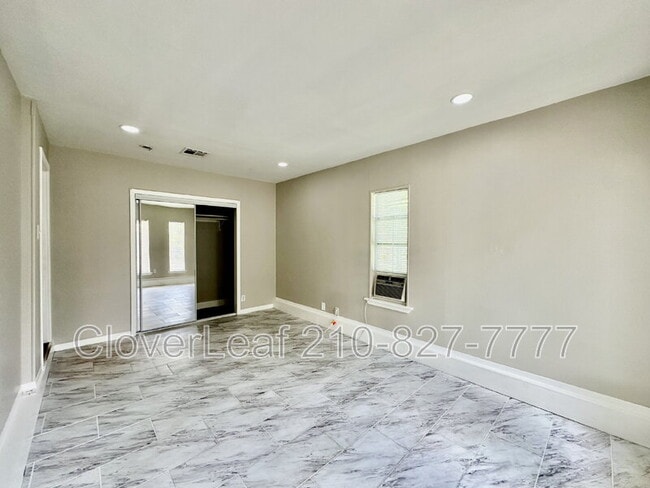 Building Photo - 214 Basswood Dr