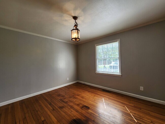 Building Photo - !!500!! Move-IN Discount Charming 3BR/2BA Brick Home with Vintage Flair, Expansive Backyard & Wal...